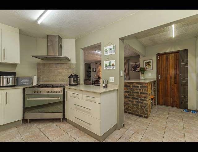 5 BEDROOM DUPLEX FOR SALE IN WESTVILLE